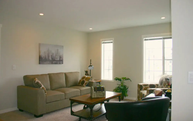 Mahogany Grove Inn and Suite