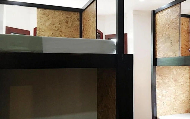 Spinning Cat Hostel - Adults Only