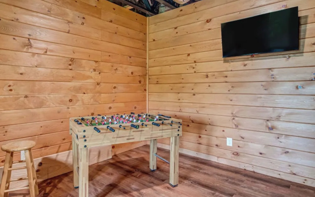 Gorgeous & Secluded 3 BDR Cabin in Mineral Bluff!