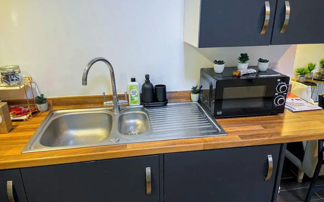Stylish Home for 6 in Reading