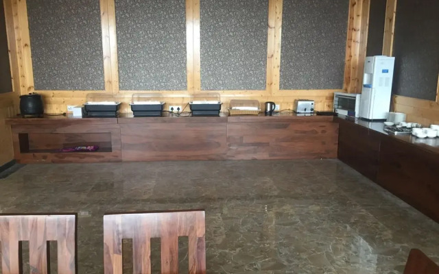 Ahr Hotel Radha Residency