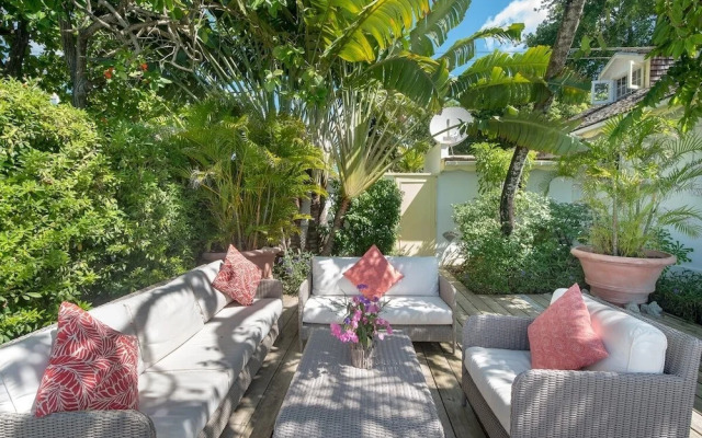 Easy & Sunset Reach 6 Bedroom Villa