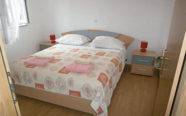 Apartments by the sea Valun, Cres - 8081