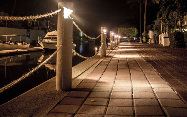 Cabo Blanco Hotel & Marina