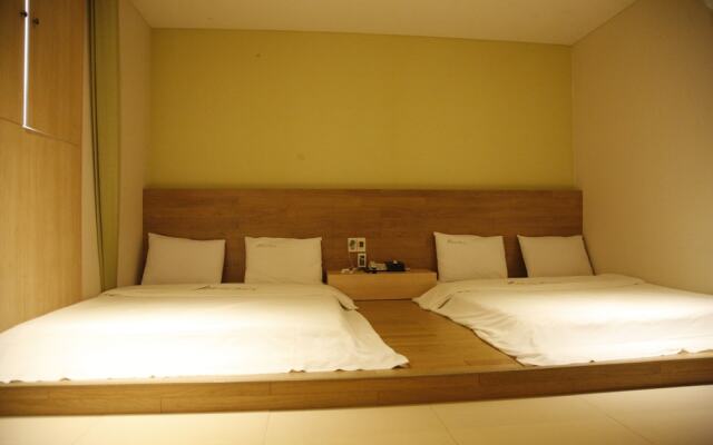 Hotel Story