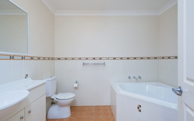 Lagoons Estate, 6 Dowling Street