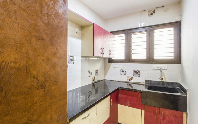 Fabhotel Crown Suites