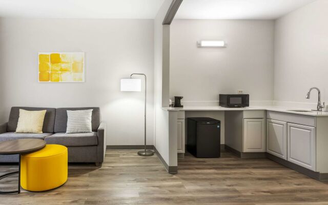 Comfort Suites Elgin