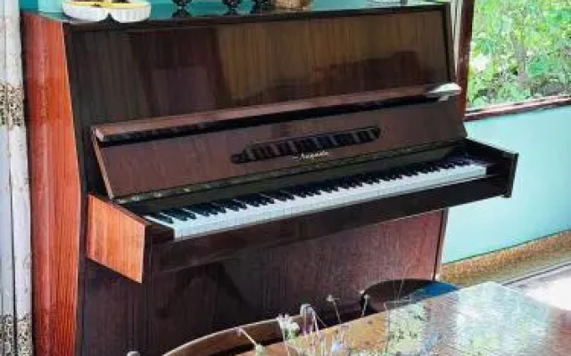 Rossi Rest House By The River