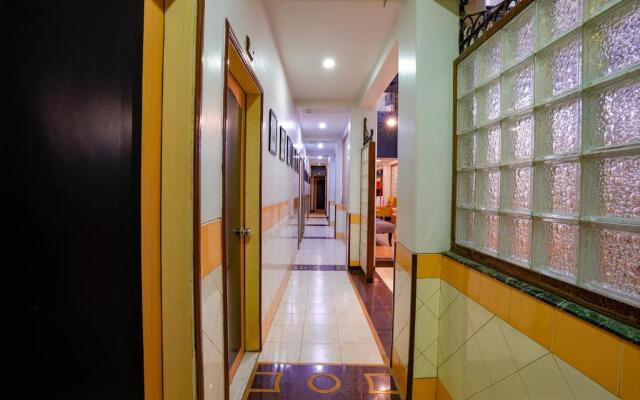FabHotel Manas Residency