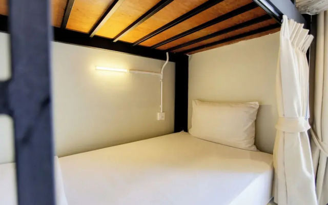 Nomad Plus Life Hostel Pattaya