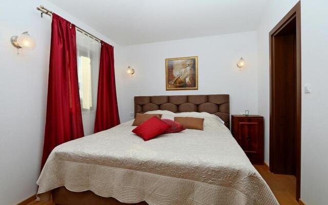 Lurda in Linardići with 4 bedrooms and 2 bathrooms