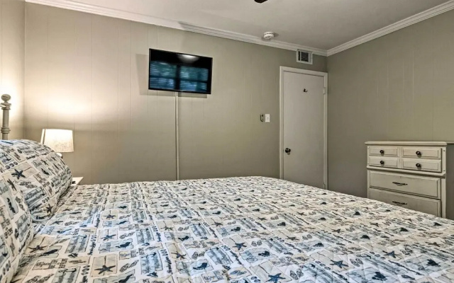 Ocean Springs Getaway - Walk to Beach & Downtown!