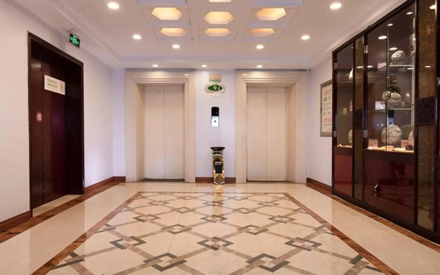 Vienna Hotel (Changsha Ningxiang West High-speed Railway Station Emerald Lake Store)
