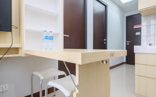 Comfort And Modern 2Br At Royal Heights Apartment