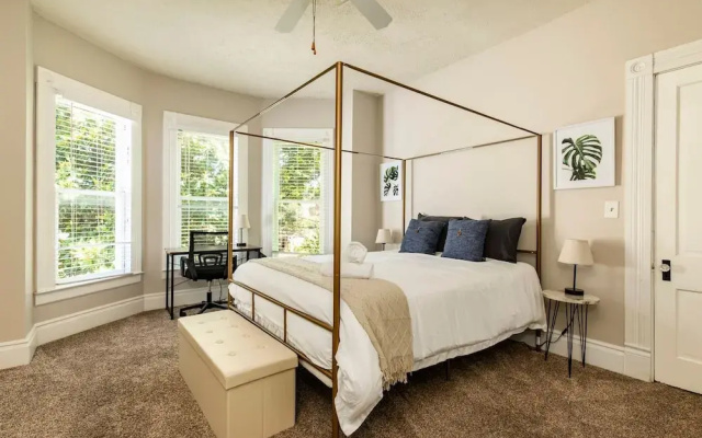 TWO Units Entire Stylish Home by Cozysuites