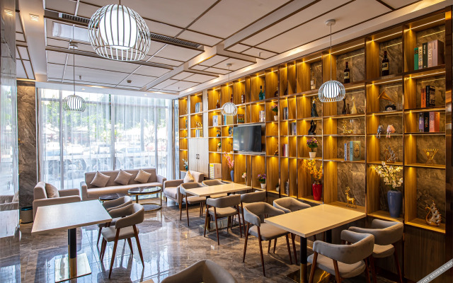 Poltton International Server Apartment(铂顿国际公寓（象州梦幻夜金象路店）)