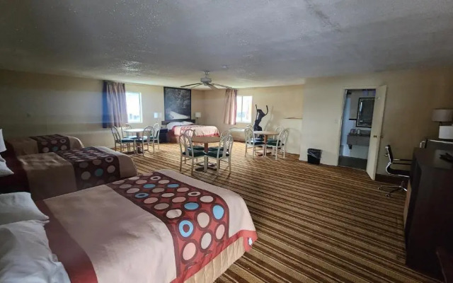 Super 8 Centerville-Richmond