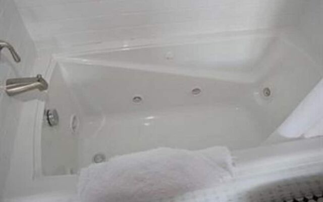 The Corsair & Cross Rip Oceanfront Resort