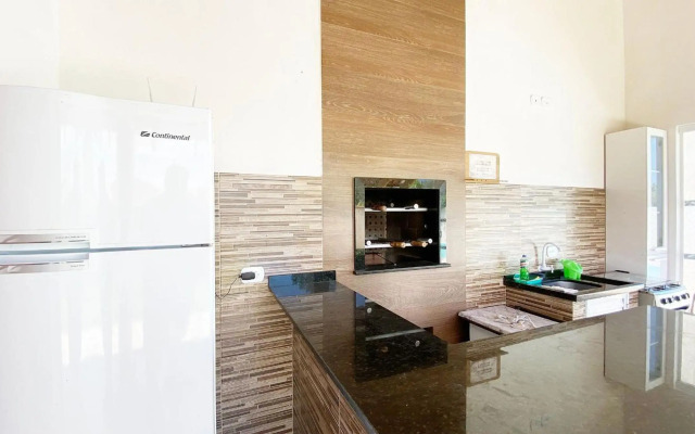 Maravilhoso sobrado com piscina e cascata