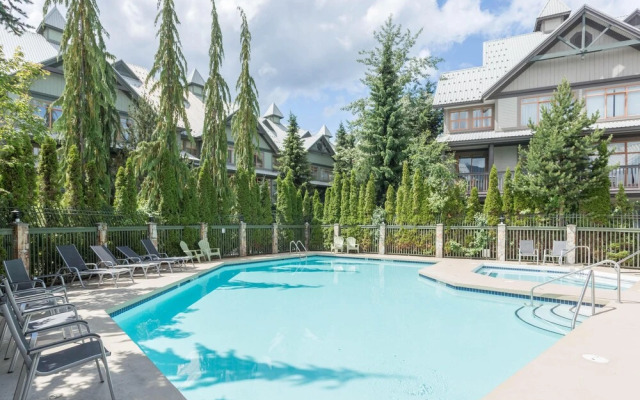 Bright and Clean, Walk Everywhere, Shared Pool and Hot Tub