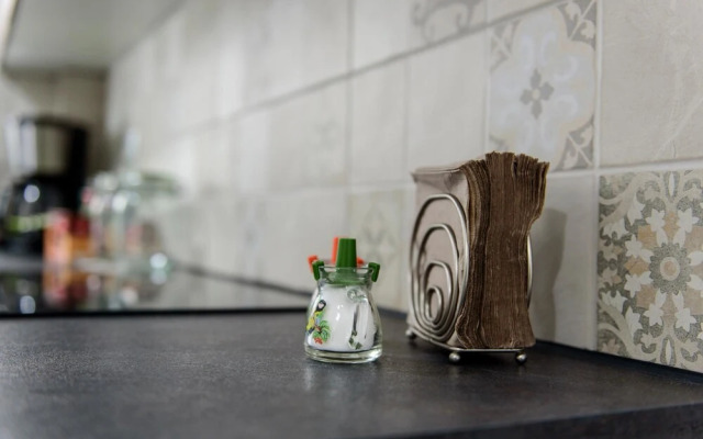 Renovated one bedroom flat in Kerameikos with courtyard by bnbPLUS