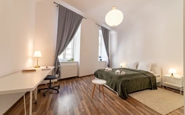 RentPlanet - plac Uniwersytecki