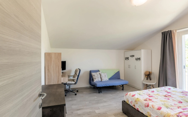 Rural apartment in Matelica with shared pool