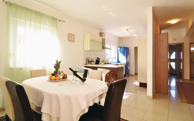 Awesome Home in Petrcane With Wifi and 3 Bedrooms