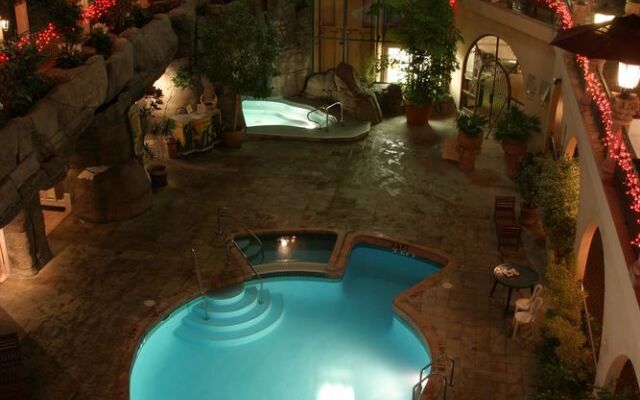 Pacific Inn Resort & Conference Centre