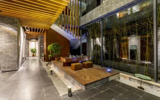 Puyue Lake-view Holiday Hotel