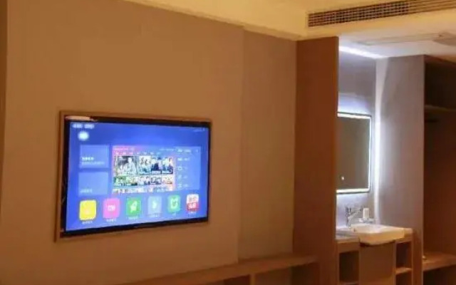 Ruifeng Hotel (Huangshi North Railway Station)