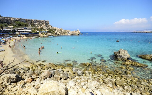 Summer Breeze Maisonette with Terrace by Getaways Malta