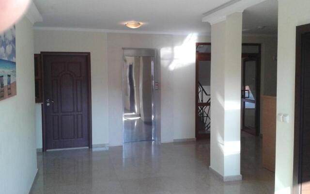 Summer Breeze Apartments