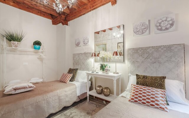 Casa Arias in Lucca With 2 Bedrooms and 1 Bathrooms