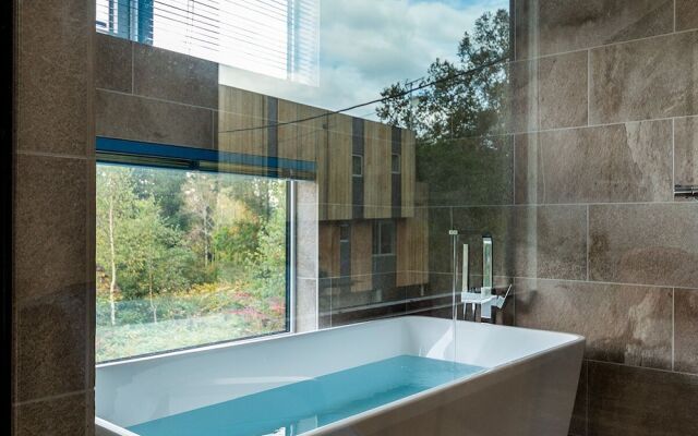 Off Piste Chalet by H2 Life