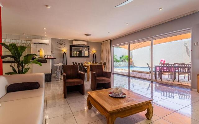 Large Villa With View! Private Pool Free Utilities!