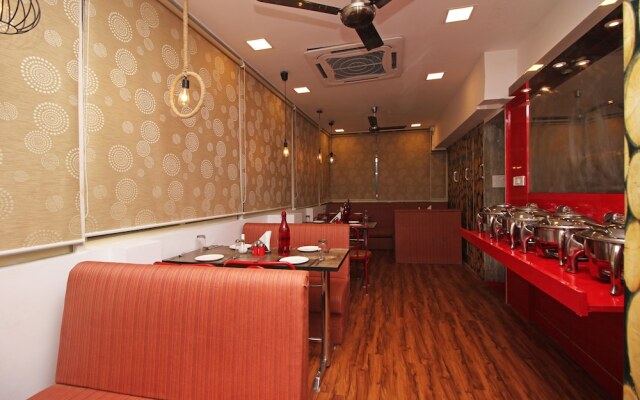 OYO Rooms 744 Near BLK Hospital