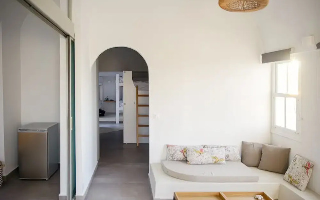 Central Oia Hostel