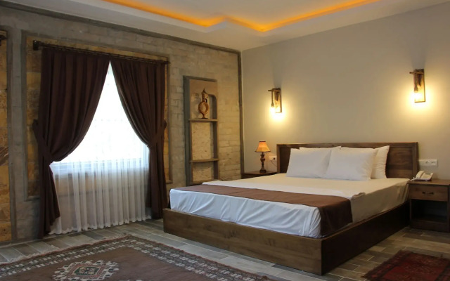 El Nazar Stone Suite