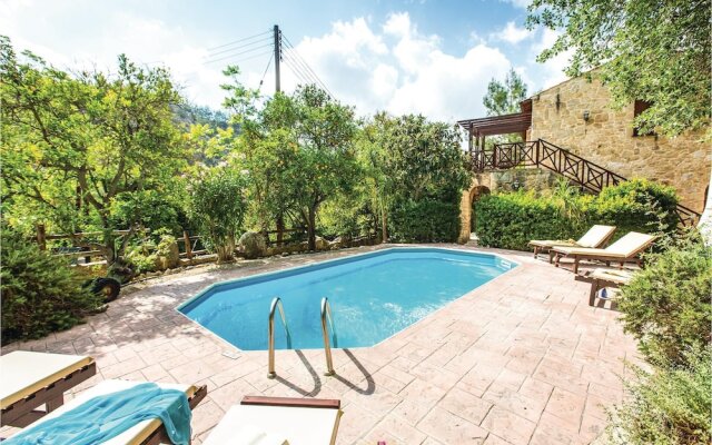 Amazing Home in Miliou Paphos With 3 Bedrooms, Outdoor Swimming Pool and Swimming Pool