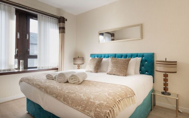 Novelty Suites - Roslin Street