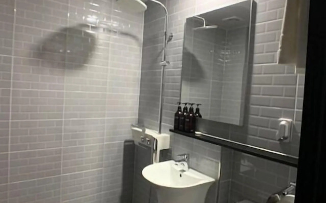 Renaissance Hotel - Hostel