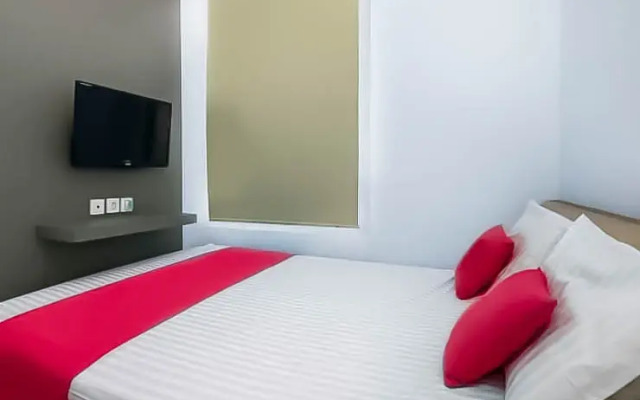 RedDoorz near Stasiun Lawang