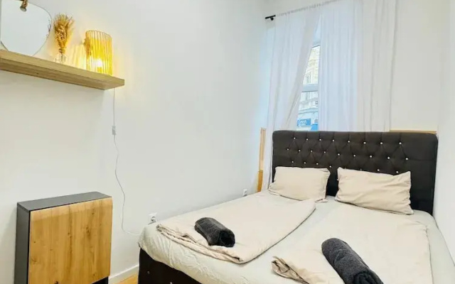 Urban 10BR Retreat Near Rathausplatz