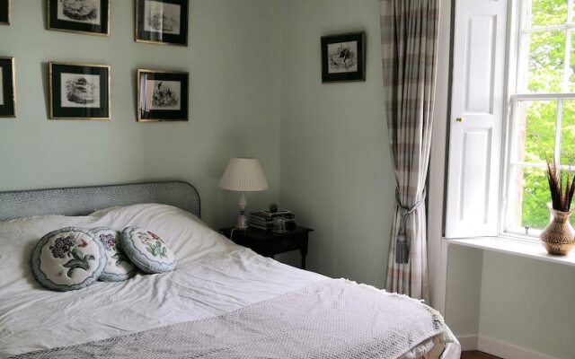 Beautiful 8-bed House in Angus