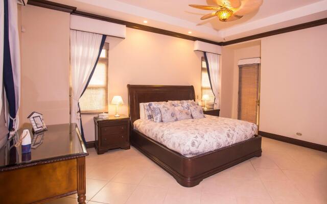 Bella Vista 3F- 3 bdr 3 1/2 Bath Family