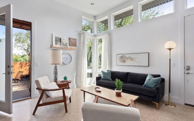 The Local - 2 Blocks to DT Fay - Walk Everywhere!