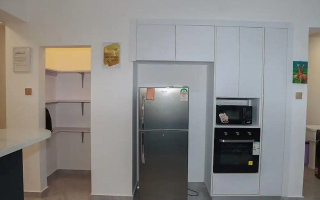 Lux Suites Royal Oak Residency