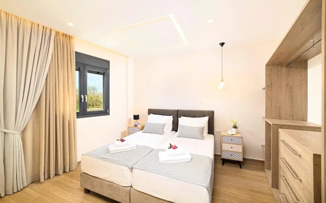 Villa Solaris Heated Pool & Hot Tub